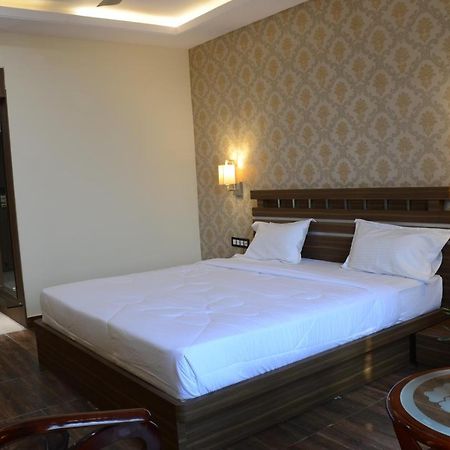 Puja Residency Hotel Varanasi Ngoại thất bức ảnh