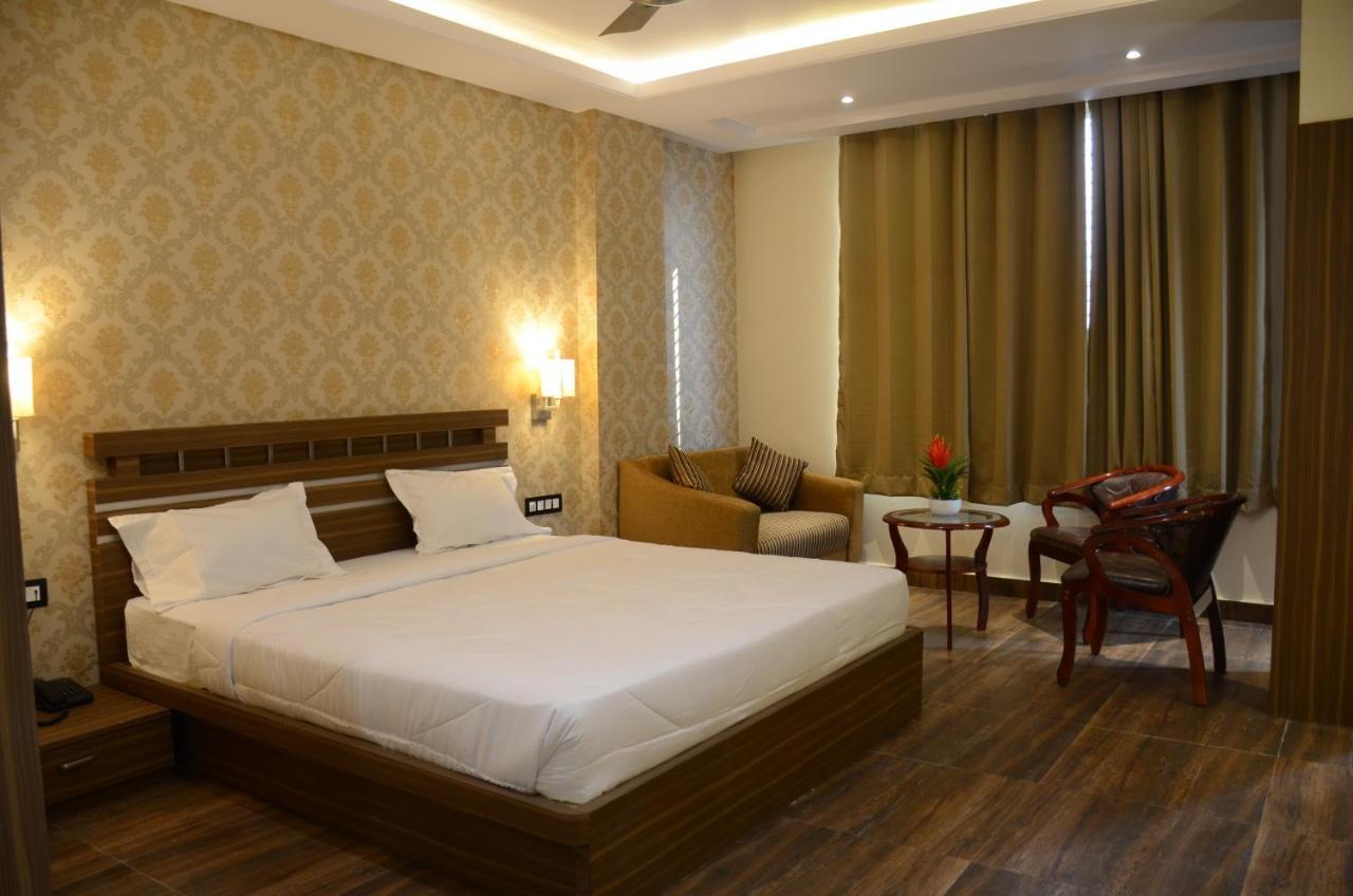 Puja Residency Hotel Varanasi Ngoại thất bức ảnh