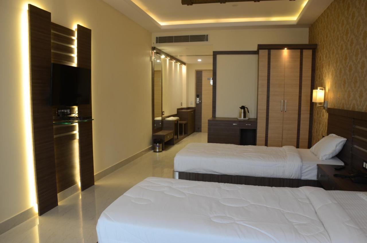 Puja Residency Hotel Varanasi Ngoại thất bức ảnh