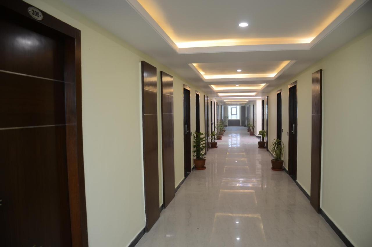 Puja Residency Hotel Varanasi Ngoại thất bức ảnh