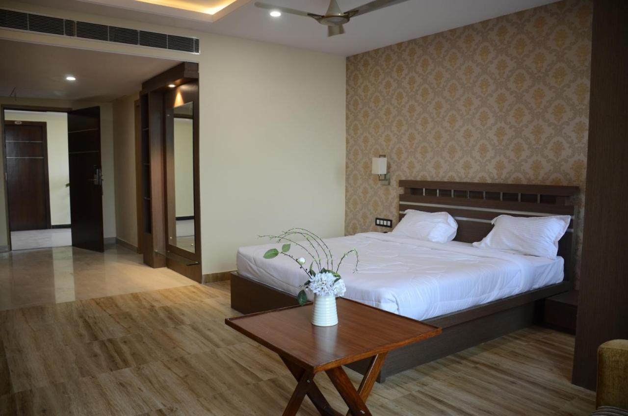 Puja Residency Hotel Varanasi Ngoại thất bức ảnh