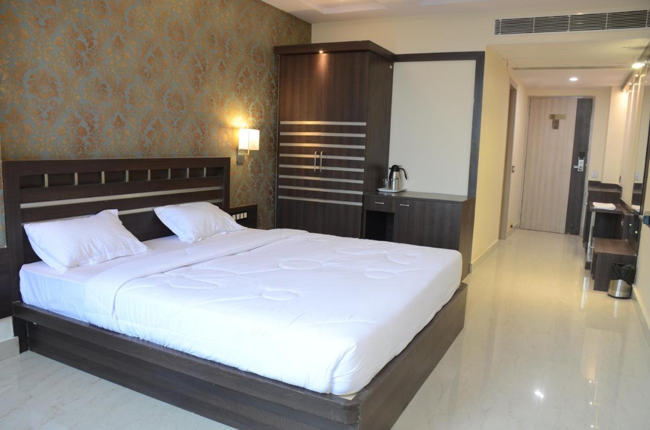 Puja Residency Hotel Varanasi Ngoại thất bức ảnh
