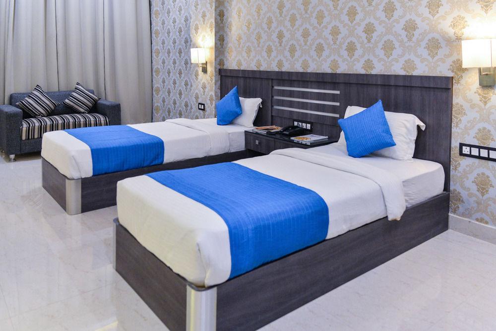 Puja Residency Hotel Varanasi Ngoại thất bức ảnh