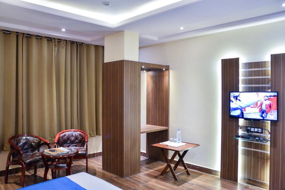 Puja Residency Hotel Varanasi Ngoại thất bức ảnh
