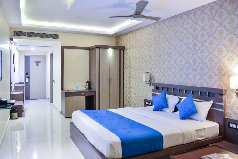 Puja Residency Hotel Varanasi Ngoại thất bức ảnh