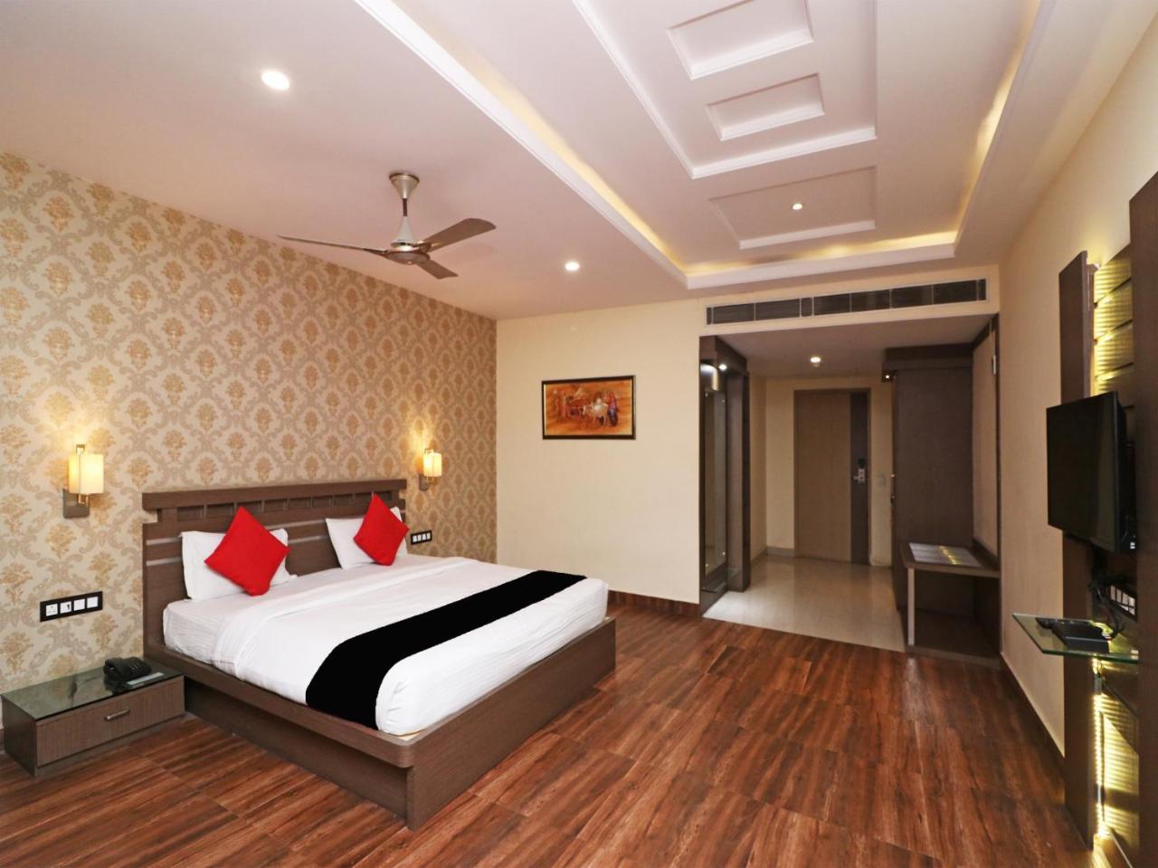 Puja Residency Hotel Varanasi Ngoại thất bức ảnh