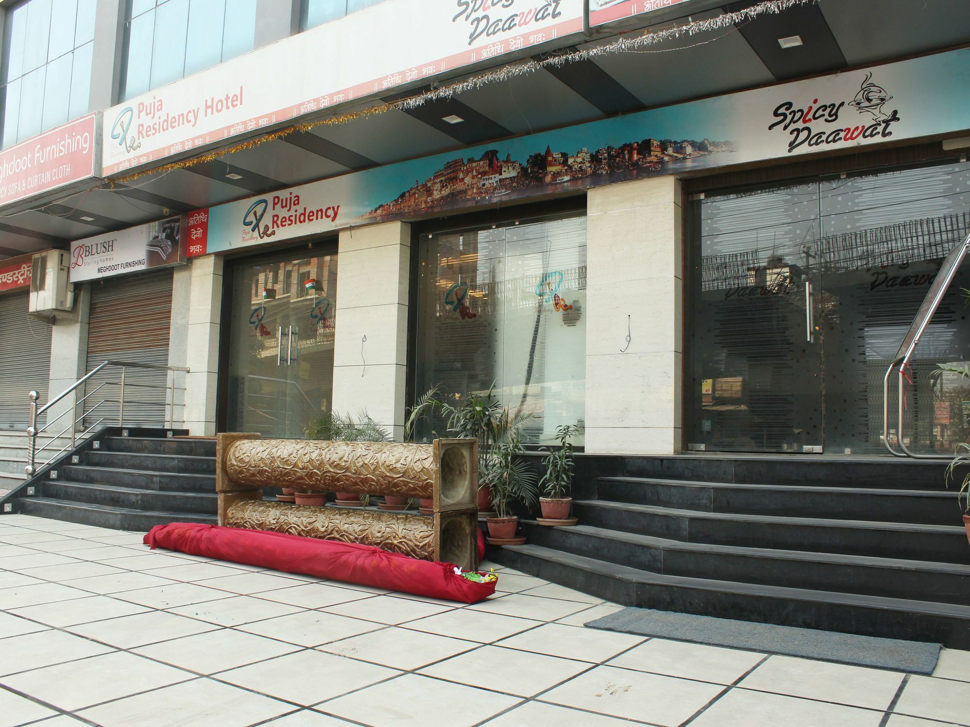 Puja Residency Hotel Varanasi Ngoại thất bức ảnh